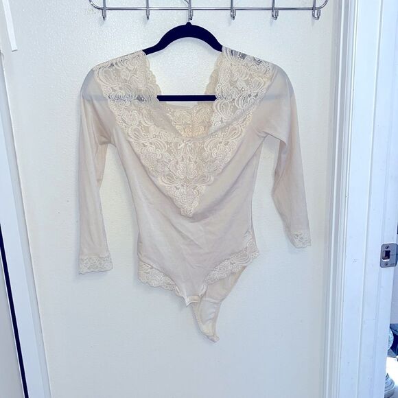 Soft Quarter Sleeve Lace Trim BodySuit - Picture 2 of 3